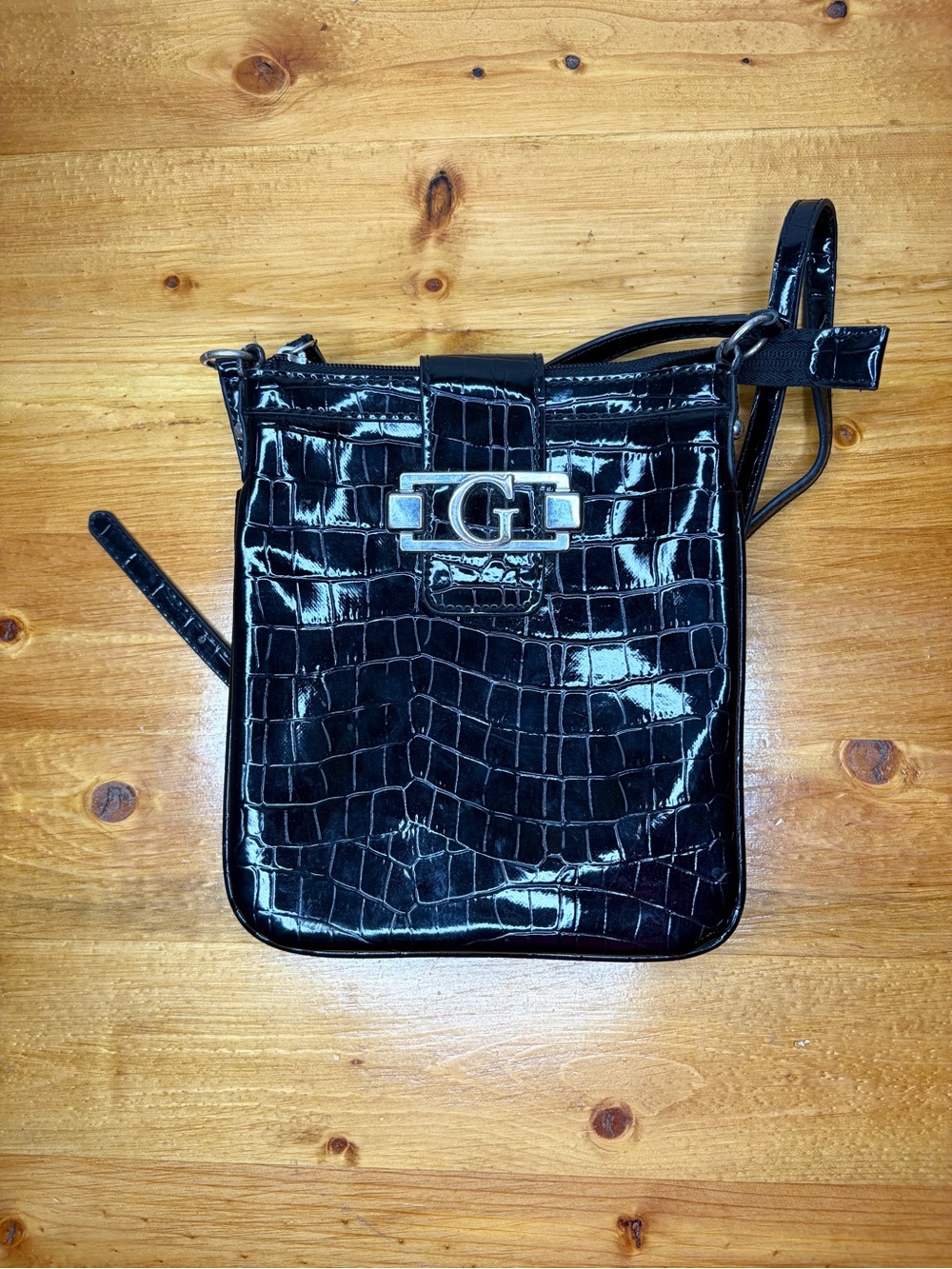 Vintage GUESS Frontier Y2K Black Patent Faux Leather Crocodile Crossbody Handbag